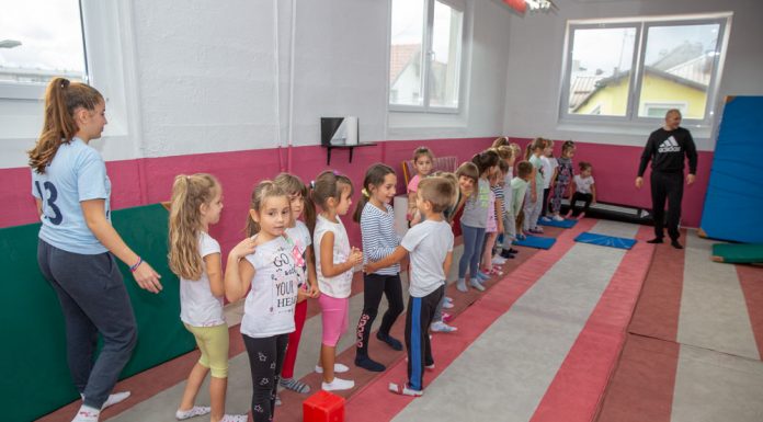 Prvi trening gimnastike u Gospiću